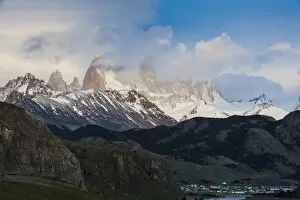 View of Mount Fitzroy (Cerro Fitz Roy) near El Chalten, Los Glaciares National Park, UNESCO World Heritage Site