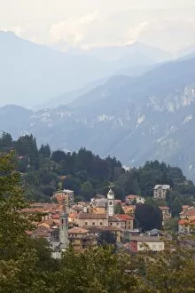 Images Dated 12th August 2011: View of mountain village of Civenna, Bellagio, Lake Como, Lombardy, Italy, Europe