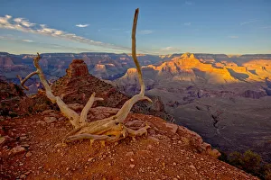 View of O Neill Butte on the left and Grand Canyon on the right from the edge