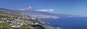 View over Orotava Valley to the north coast and Puerto de la Cruz and Pico del Teide