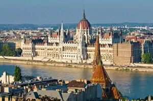 Images Dated 7th August 2008: View of the Parliament Building, Budapest, Hungary, Europe