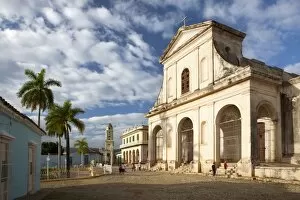 Images Dated 22nd November 2010: View across Plaza Mayor towards Iglesia de la Santisima Trinidad, the Museo Romantico
