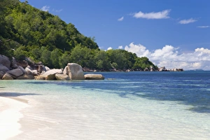 Images Dated 4th May 2009: View to Pointe Cocos from the beach at Anse Bois de Rose, Grand Anse Praslin district