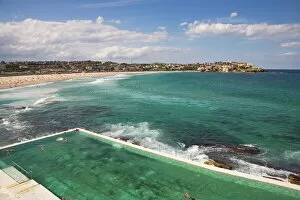 Images Dated 26th March 2008: View over the pool at the Bondi Icebergs and Bondi Beach in the Eastern Suburbs towards North Bondi