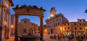 Palazzo Comunale Prints: View of Pozzo dei Grifi e dei Leoni and Palazzo Comunale in Piazza Grande at dusk