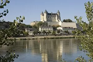Images Dated 21st September 2008: View across the River Loire to the Chateau de Saumur, Maine-et-Loire, Pays de la Loire