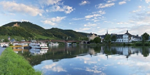 River Moselle Prints: View of River Moselle and Bernkastel-Kues, Rhineland-Palatinate, Germany, Europe