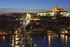 View over the River Vltava to Charles Bridge and the Castle District with St. Vitus Cathedral and Royal Palace, UNESCO World Heritage Site, Prague, Czech Republic, Europe