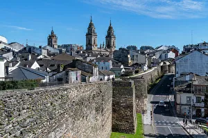 View from the Roman wall of Lugo and its Cathedral, UNESCO World Heritage Site, Lugo, Galicia, Spain, Europe