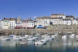 Images Dated 29th August 2011: View of Rosmeur fishing port, Douarnenez, Finistere, Brittany, France, Europe