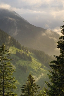 Images Dated 18th June 2008: View from the Rossfeld Panoramastrasse (Rossfeldhoehenringstrasse or Panoramic Highway) at dusk