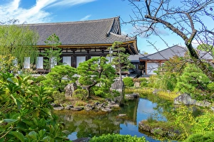 Higashiyama Prints: View of Sanjusangendo Temple reflecting in pond