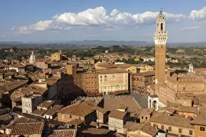 Images Dated 29th August 2011: View of Siena Palazzo Publico and Piazza del Campo, UNESCO World Heritage Site, Siena, Tuscany