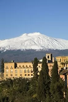 Images Dated 12th March 2008: View over Taormina and Mount Etna with Hotel San Domenico Palace, Taormina