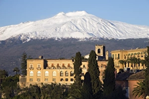Images Dated 12th March 2008: View over Taormina and Mount Etna with Hotel San Domenico Palace, Taormina