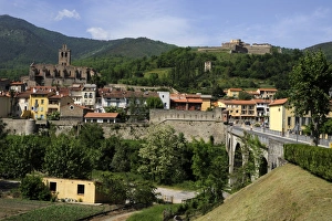Images Dated 23rd May 2009: View of town and Fort Lagarde, Prats-de-Mollo-de-Preste, Languedoc-Roussillon
