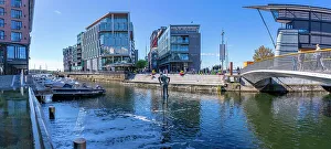 Waterfront Dining Prints: View of Utferdstrang sculpture in Bryggegangen