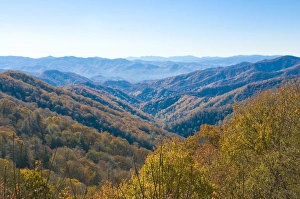 Images Dated 5th November 2008: View over valley with colourful foliage in the Indian summer, Great Smoky Mountains National Park