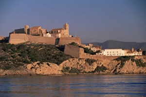 View of the wall and old centre (d Alt Villa) (Dalt Vila)