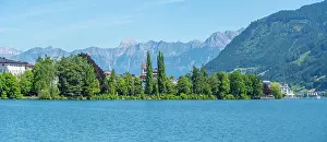 Skiing Prints: View of Zell am See and Lake Zell on a sunny day, Zell am See, Salzburg, Austria, Europe