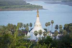 Typically Myanmar Prints: Views over the Thanlwin (Salween) river, Mawlamyine, Mon, Myanmar (Burma), Southeast Asia