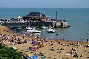 Images Dated 8th August 2009: Viking Bay beach, Broadstairs, Kent, England, United Kingdom, Europe