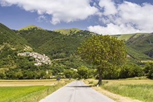 The village of Campi in the Monti Sibilini National Park, Umbria, Italy, Europe