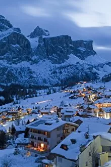 Images Dated 20th February 2009: The village of Colfosco in Badia, 1645m, and Sella Massif range of mountains under winter snow