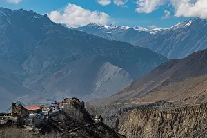 Village on an edge, Muktinath valley, Kingdom of Mustang, Himalayas, Nepal, Asia