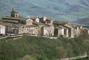 Hill Village Prints: Village of Macchia