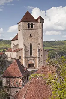 The village of Saint Cirq Lapopie, designated a Beaux Village de France, Lot, France, Europe