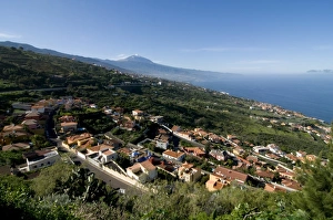 Images Dated 1st January 2009: The village of Sauzal with the volcano of El Teide in the distance, Tenerife