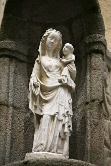 Virgin and child, St. Malo, Ille-et-Vilaine, Brittany, France, Europe