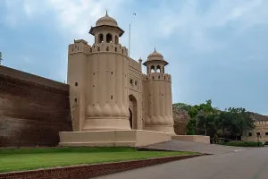 Center Prints: Visit to Badshahi Mosque in Lahore