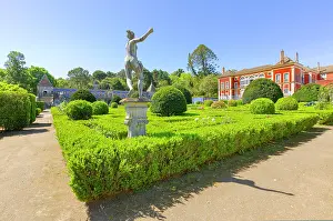 Retreat Prints: Visit the beautiful gardens and statues at the Palace of the Marquises of Fronteira in Lisbon