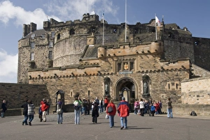 Edinburgh Prints: Visitors at the entrance to Edinburgh Castle, Edinburgh, Lothian, Scotland