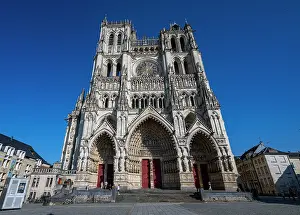 Windows Prints: Visitors explore the Cathedral of Amiens