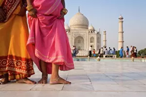 Images Dated 18th October 2006: Visitors at the Taj Mahal, UNESCO World Heritage Site, Agra, Uttar Pradesh, India, Asia