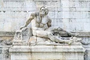 Looking Away Gallery: Vittorio Emanuele II Monument, Altare della Patria (Altar of the Fatherland), Rome, Lazio