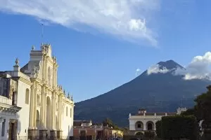 Images Dated 22nd November 2010: Volcan de Agua, 3765m, and Cathedral, Antigua, UNESCO World Heritage Site