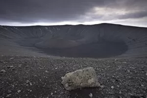 Images Dated 14th October 2008: Volcanic ash (tephra) crater Hverfjall (Hverfell), 140m deep, more than 1 km across