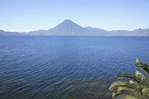 Images Dated 27th November 2007: Volcano, Lake Atitlan, Guatemala, Central America