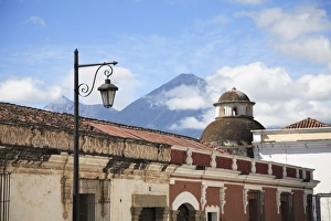 Volcano, Vulcan Agua and colonial architecture, Antigua, UNESCO World Heritage Site Volcano, Vulcan Agua and colonial architecture, Antigua, UNESCO World Heritage Site