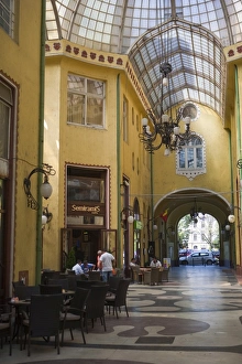 Images Dated 18th June 2009: Vulturul Negru passage, Oradea, Romania, Europe