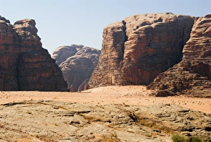 Images Dated 11th October 2007: Wadi Rum, Jordan, Middle East