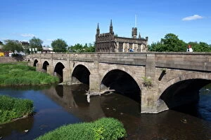 Medieval Collection: Wakefield Bridge and the Chantry Chapel, Wakefield, West Yorkshire, Yorkshire, England