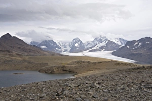 Images Dated 27th February 2009: Walk from Fortuna Bay, South Georgia, South Atlantic