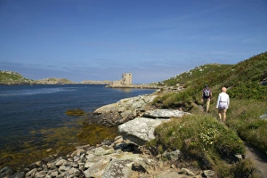 Walkers Prints: Walkers near Cromwells Castle in summer sunshine