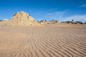 Images Dated 1st November 2008: Walls of China, a series of Lunettes in the Mungo National Park, part of the Willandra Lakes Region