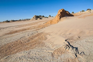 Images Dated 1st November 2008: Walls of China, a series of Lunettes in the Mungo National Park, part of the Willandra Lakes Region